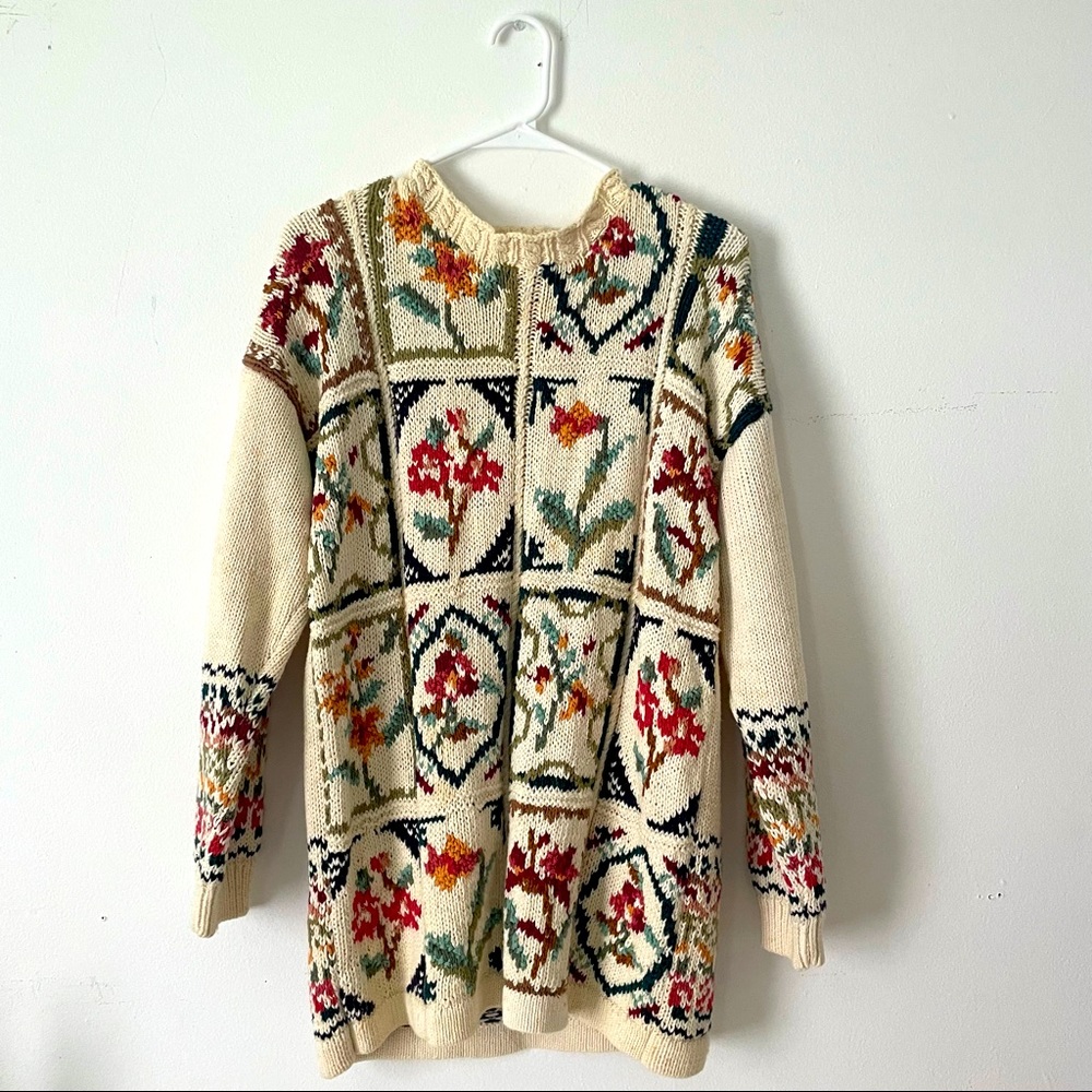 thick and cozy floral sweater 💐
